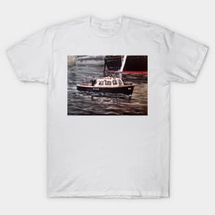 OLD STYLE POLICE DUTY BOAT ON THE RIVER THAMES T-Shirt
